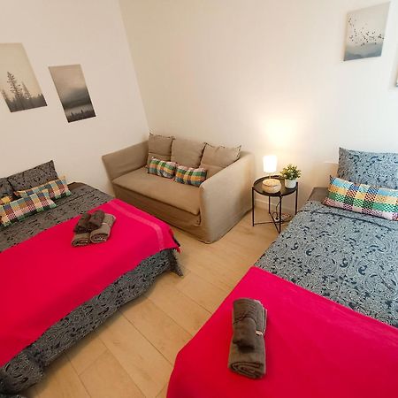 Private Rooms By Plaza Universidad Barcelona Exterior foto