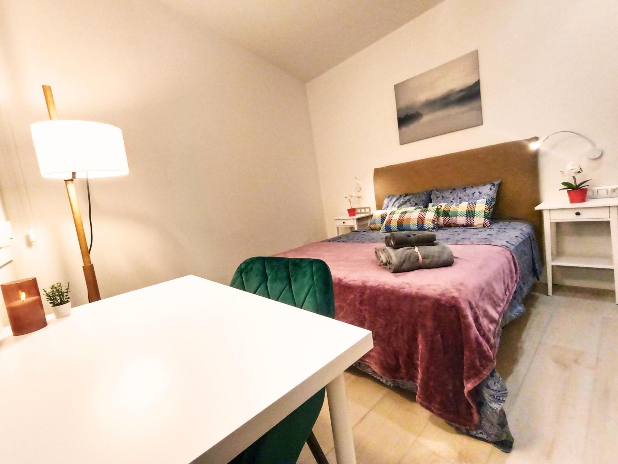 Private Rooms By Plaza Universidad Barcelona Exterior foto